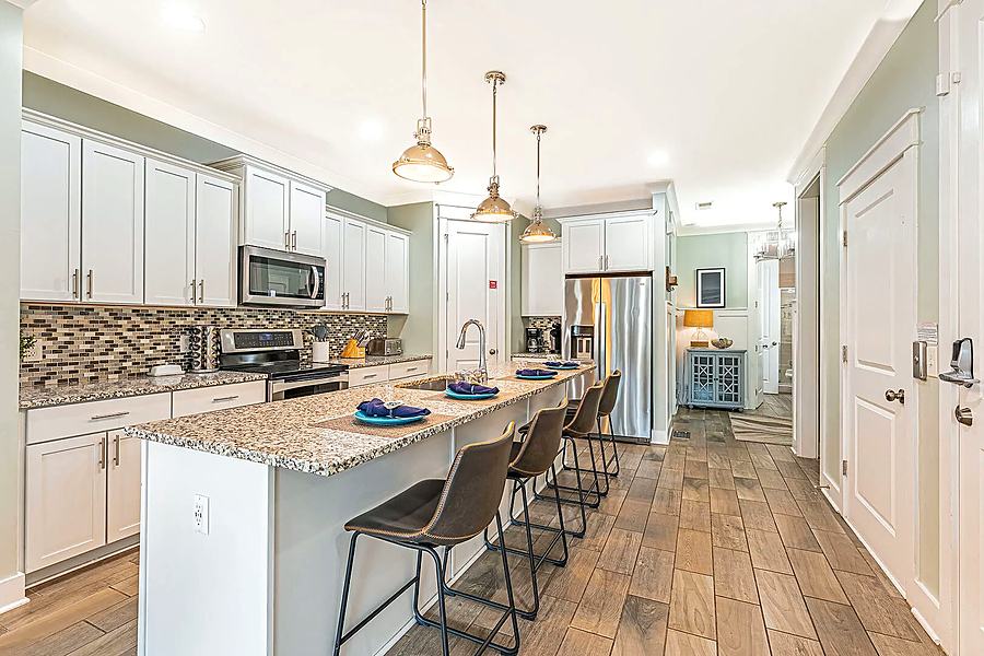 Kitchen, full width