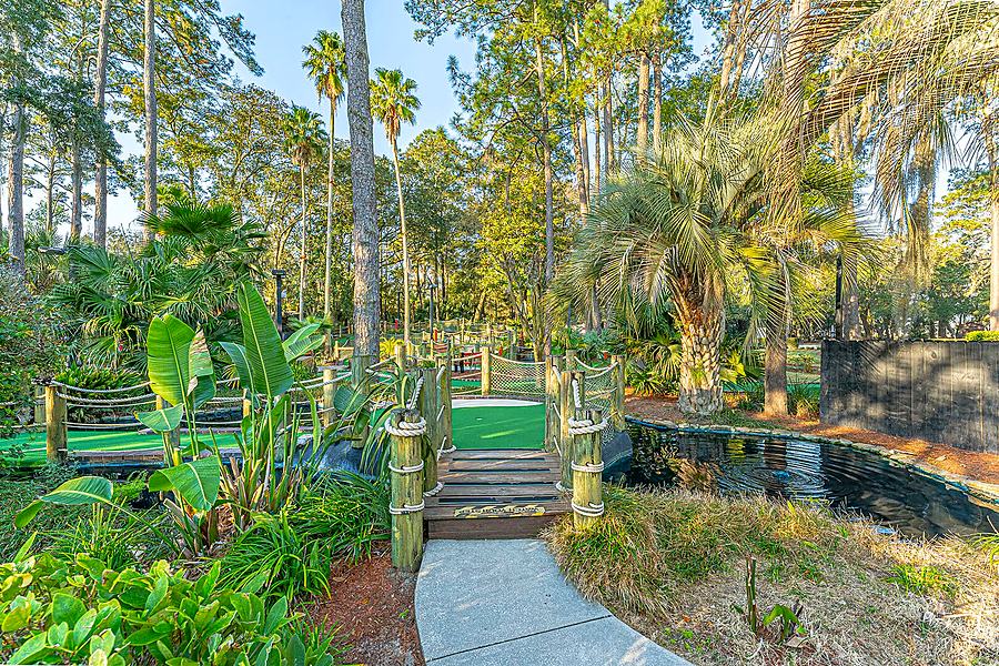 Mini golf course